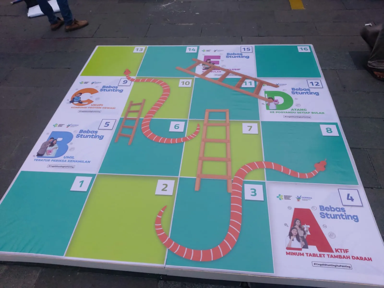 Booth custom dan area branding untuk event organizer Jakarta Pusat dengan tampilan profesional dan rapi