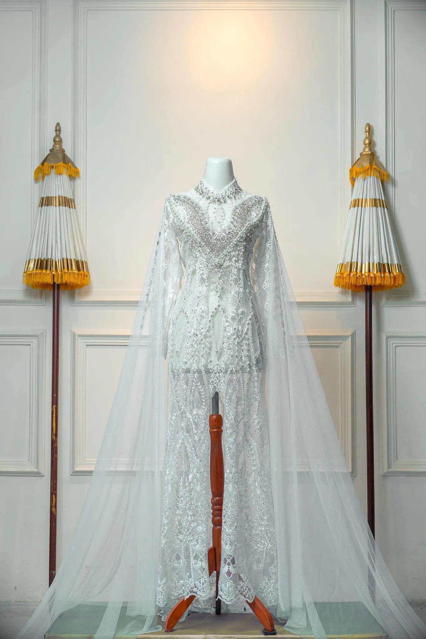 Baju pengantin cantik untuk resepsi dan sesi foto wedding