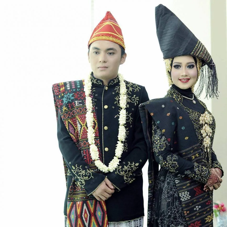 Inspirasi busana pengantin mewah full body