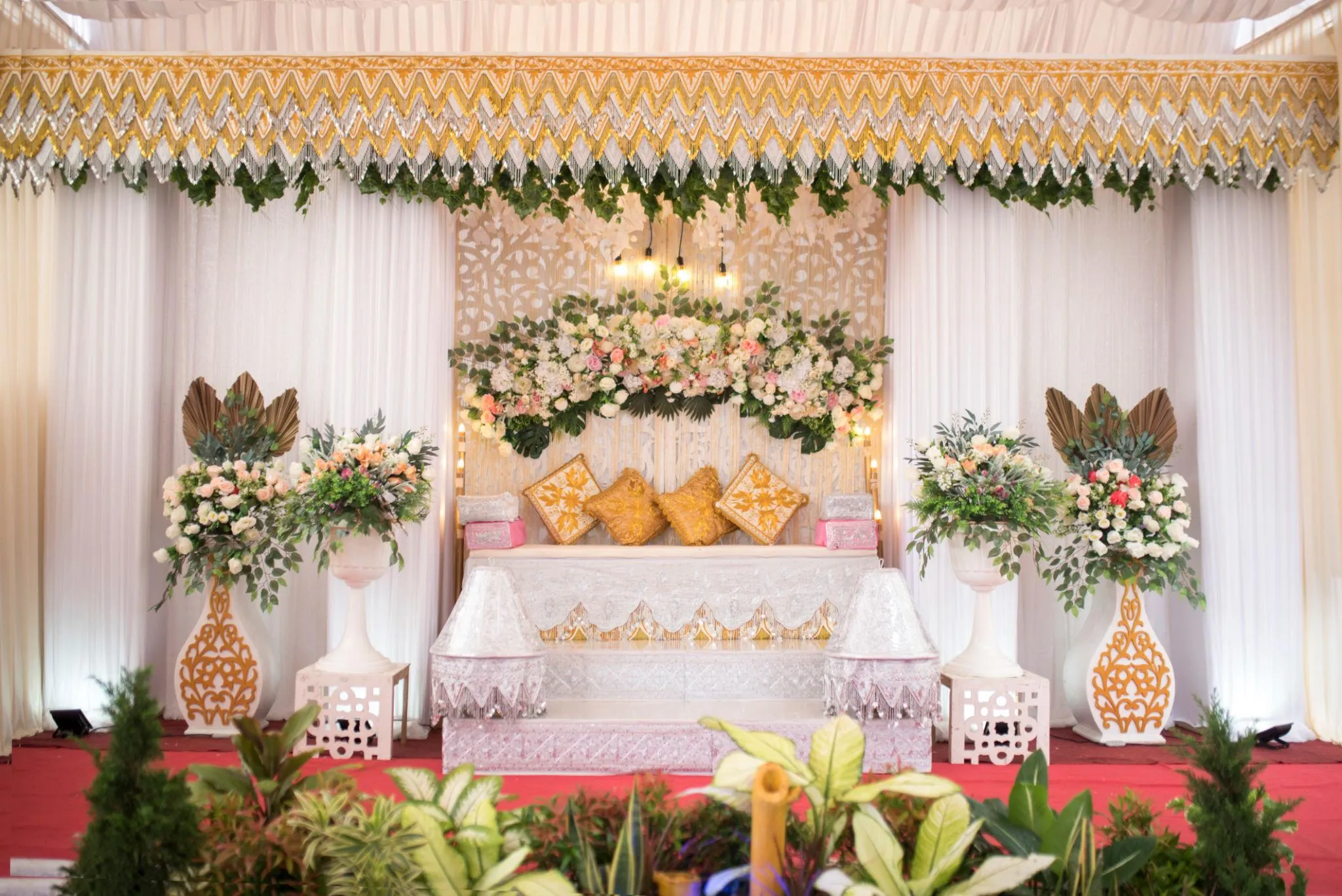 Dekorasi wedding indoor premium untuk acara pernikahan