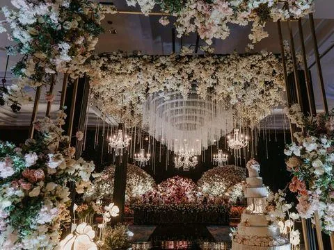 Dekorasi wedding luxury dengan suasana mewah dan elegan