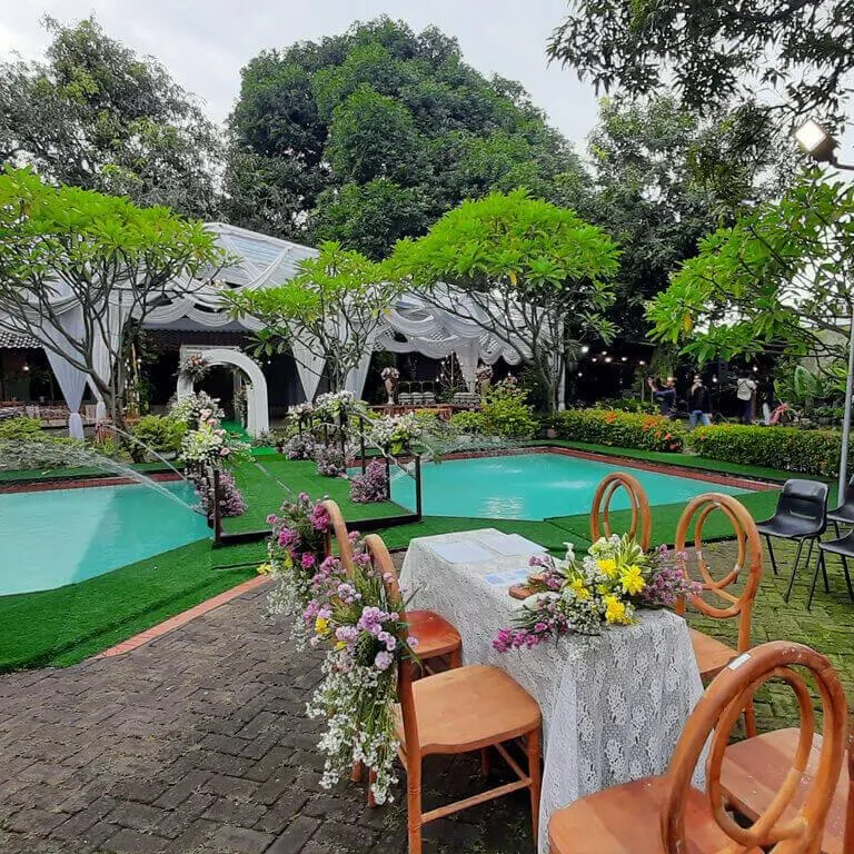 Wedding outdoor premium dengan dekorasi estetik